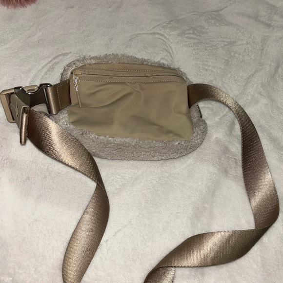 Lululemon fuzzy crossbody - Picture 3 of 4